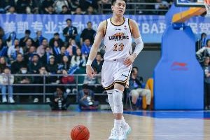 九游体育下载app-去年的今天：辽宁将郭艾伦的顶薪独家签约权正式转让给广州