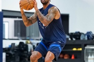 开练&amp;期待新赛季！独行侠官方晒新援拉塞尔多张训练照