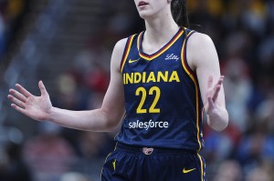 🤑记者：克拉克可能将帮助WNBA本赛季创收近10亿美元